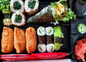 ManThei sushitaxi sushibars food