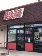 Bosa Donuts outside