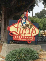 Lucy's On Lighthouse outside