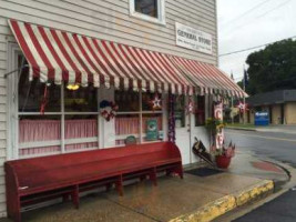 Janet's Onancock General Store Cafe outside