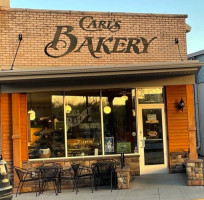 Carl's Bakery outside