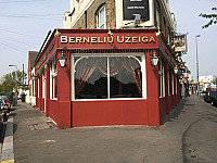 Shepherds Inn Berneliu Uzeiga outside