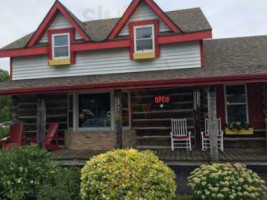 Door County Bakery outside