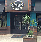 Si Señor outside