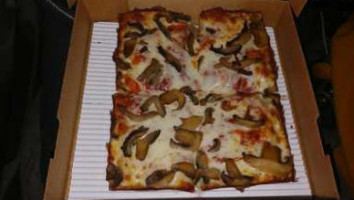 Jet's Pizza food