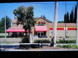 Carl's Jr. outside