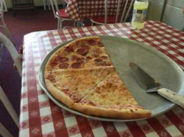 Old School Pizzeria food