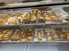 Los Almendros Bakery inside