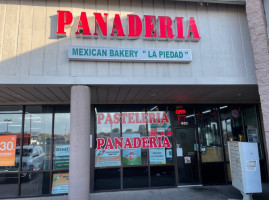 Panaderia Y Pasteleria La Piedad food