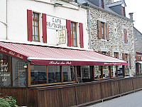 Le Bistro du Pot outside