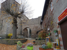 Hostellerie du Forez outside