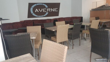 La Caverne inside