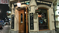 The Queens Head outside