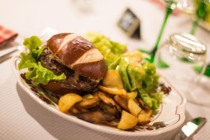 Le Stamm’ Alsacien Dans La Drôme food