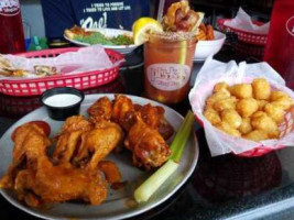 Md Pluckers Wing Factory Grill food