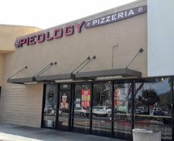 Pieology Pizzeria Lakewood Square, Lakewood, Ca outside