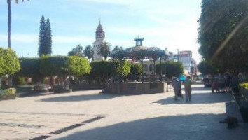 El Tianguis outside