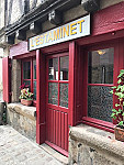 L’estaminet outside