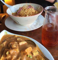 Mee Dee Thai Cuisine food