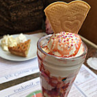 Tomassi's Ice-cream Shop food