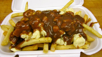 Bubba's Poutine & Pizzeria food