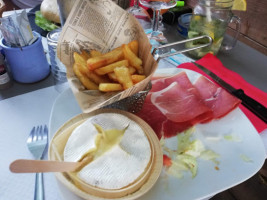 La Guinguette De Peyne food