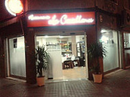 Los Castellanos outside