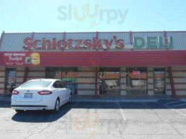 Schlotzsky's outside