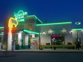 Quaker Steak Lube outside