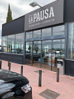 La Pausa outside