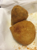 Coxinhas Douradas E Mercearia Freitas food