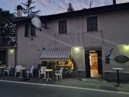 Pizzeria La Cuntro Delle Langhe inside