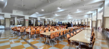 Magna Food Court inside