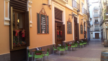 Taberna El Balcon Del Tubo inside