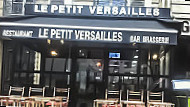 Le Petit Versailles inside