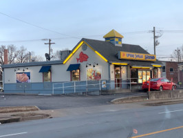 Long John Silver's outside