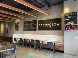 Honeygrow Dock St inside