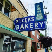 Pticek Son Bakery outside