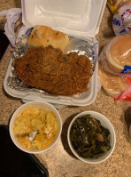 Lil Mama's Soul Kitchen food