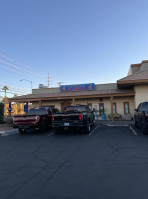 Mariscos El Puerto outside