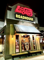 Logan's Roadhouse outside