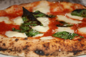 Via Tevere Pizzeria food