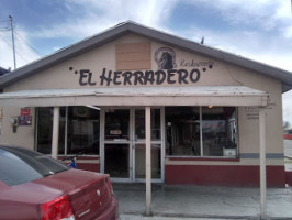 El Herradero outside