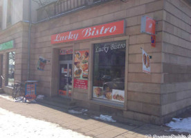 Lucky Pizza Service outside