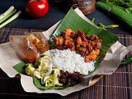 Gerai D'pohon Nasi Lemak Berlauk food