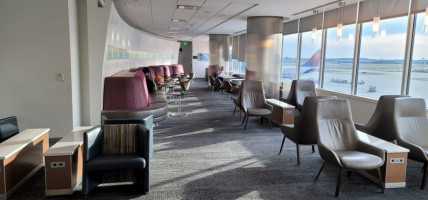 Delta Sky Club inside