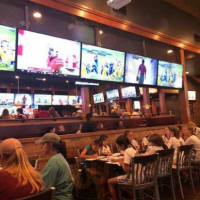 Walk-on's Sports Bistreaux Burbank food