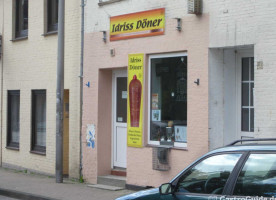 Idriss Döner outside