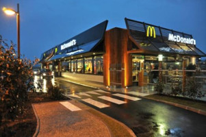 Mac Donald's outside