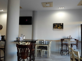 Cafeteria Cerveceria Midas inside